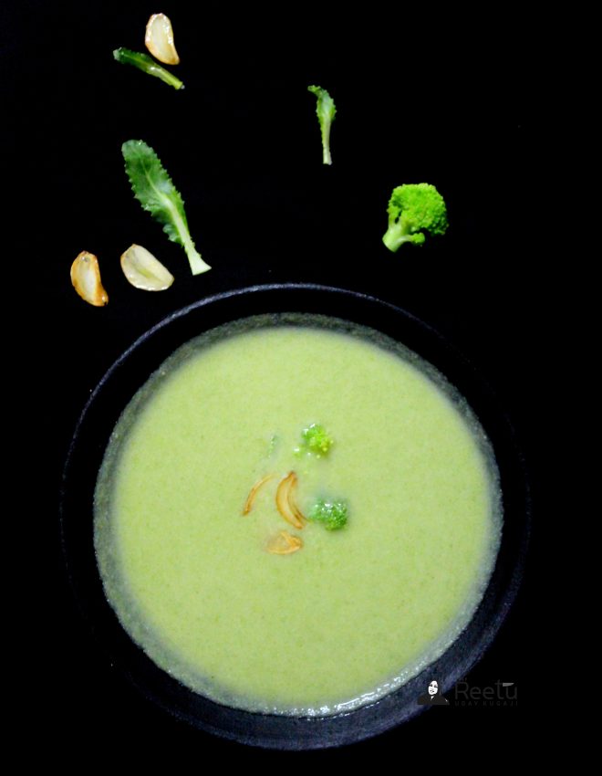 Broccoli and Arugula soup with garlic